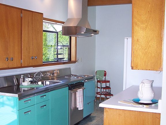 Retro kitchen with Stainless steel drop hood