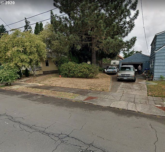 2nd image of SE Yamhill St