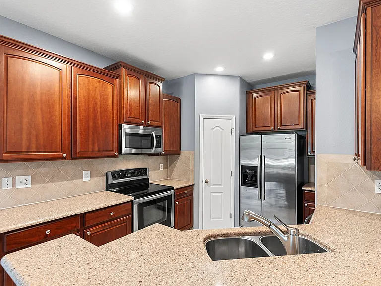 6745 Breezy Palm Dr — Photo 3