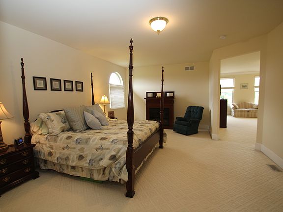 3rd image of 3051 Beach Lake Dr E