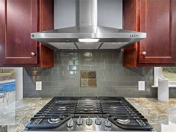 5th image of 392 Heritage Ln