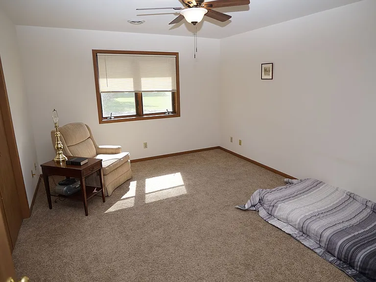 106 Joyce Dr — Photo 6