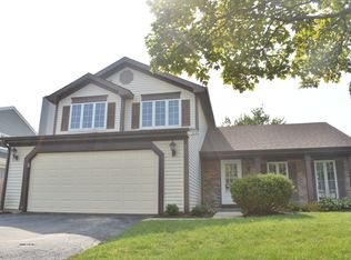 1172 Hill Crest Dr, Carol Stream, IL 60188