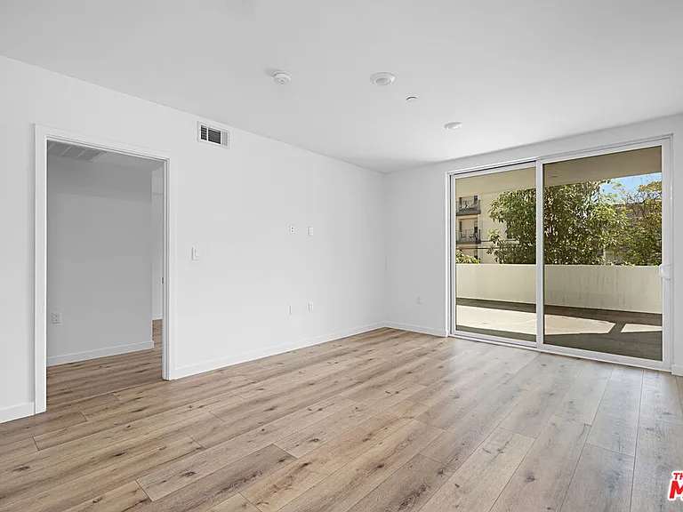 5229 Willowcrest Ave #307 — Photo 9