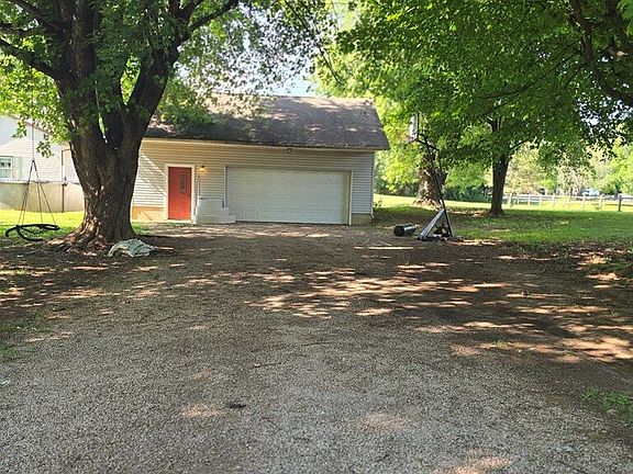 4th image of 20294 Catherine Blvd