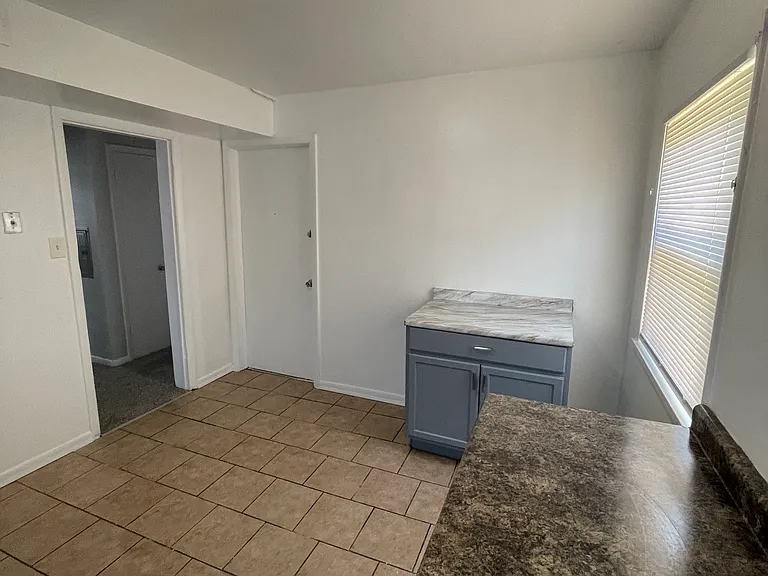 15032 Dorchester Ave #1W — Photo 5
