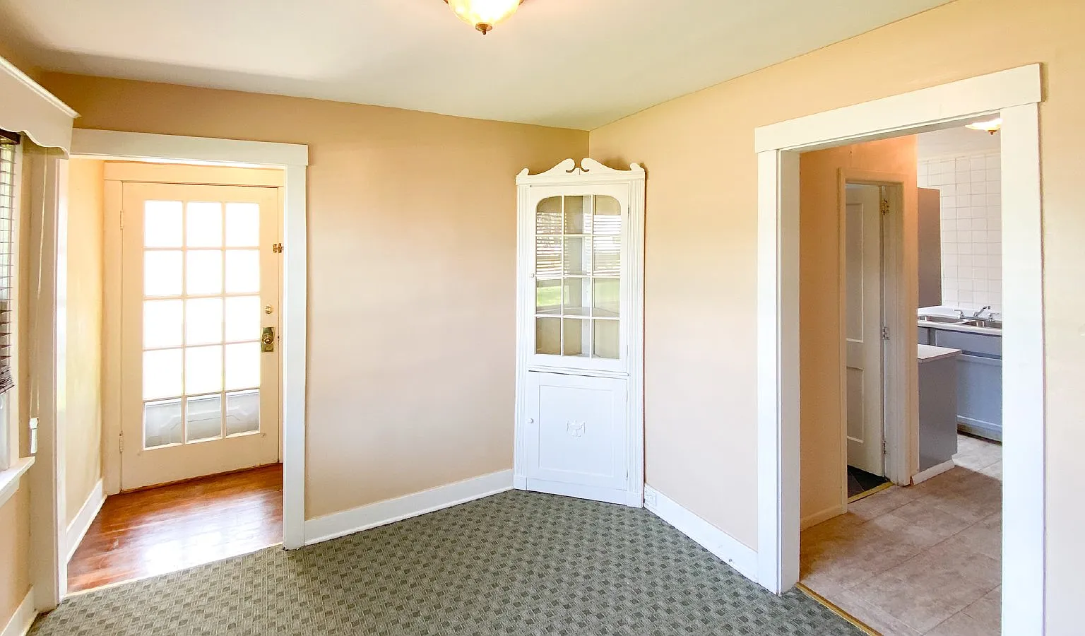 2 bed, 1.0 bath, $1,350 — Photo 2