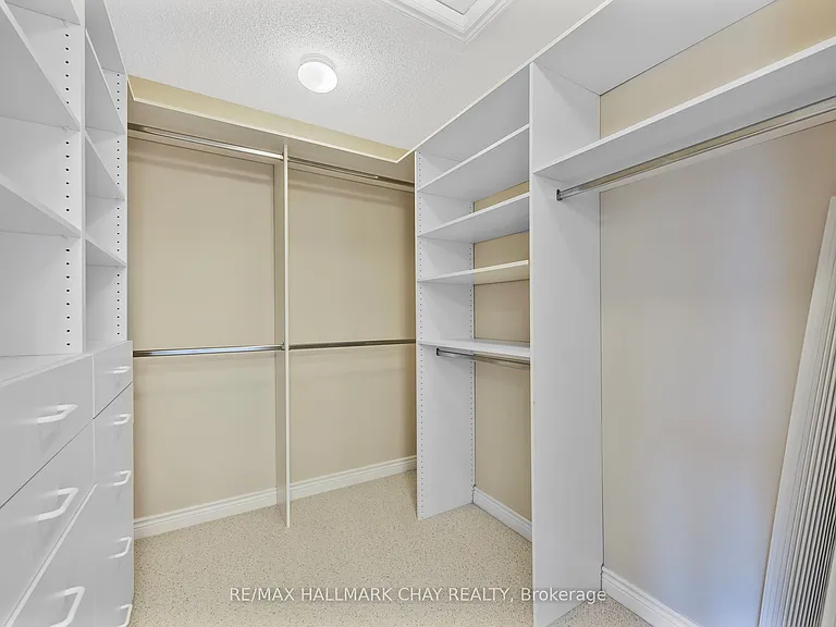 2653 Leonard St — Photo 28