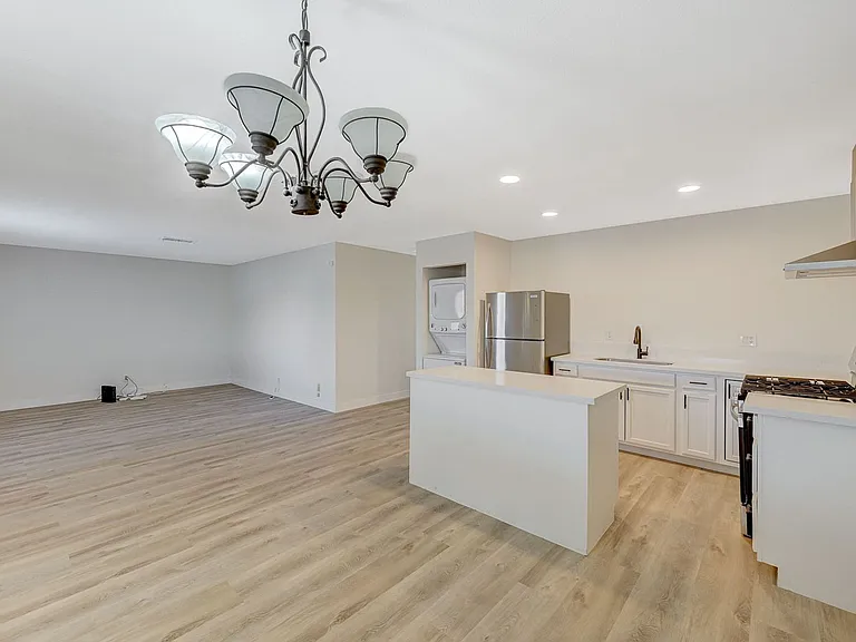893 W Bartlett Ave — Photo 8