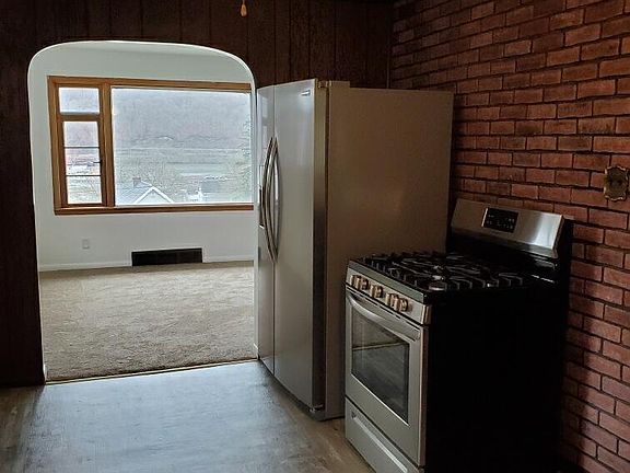 4th image of 1301 Hill St