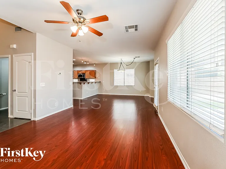 10828 Avenzano St — Photo 4
