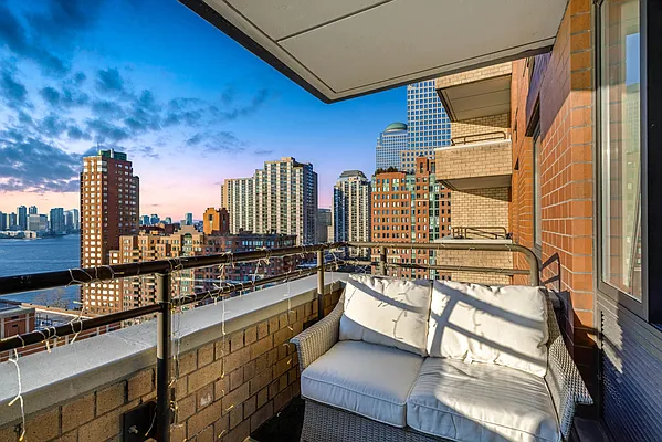 Rented by SERHANT. | media 15