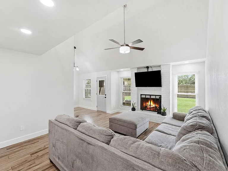 5234 Findlay Dr — Photo 4