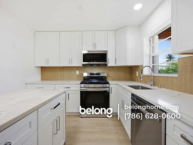 3050 NE 9th Ter — Photo 19
