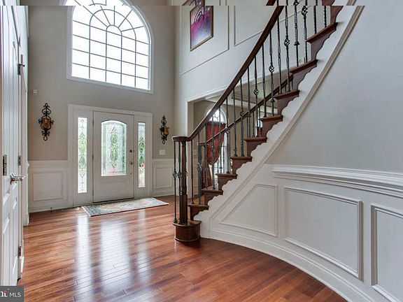 5th image of 5930 Waterloo Bridge Cir