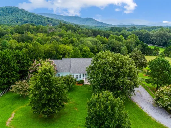 1213 Toms View Dr, Bedford, VA 24523