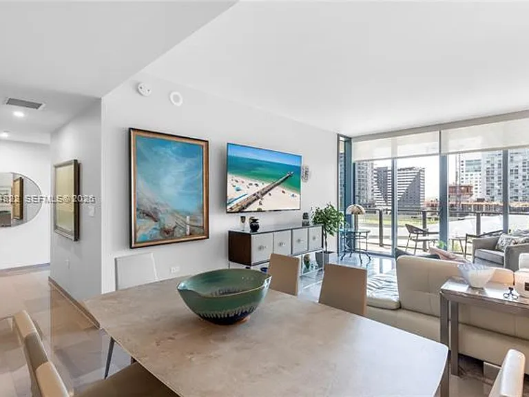 68 SE 6th St #CU-810 — Photo 8