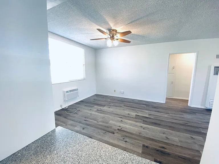 7351 Variel Ave — Photo 15