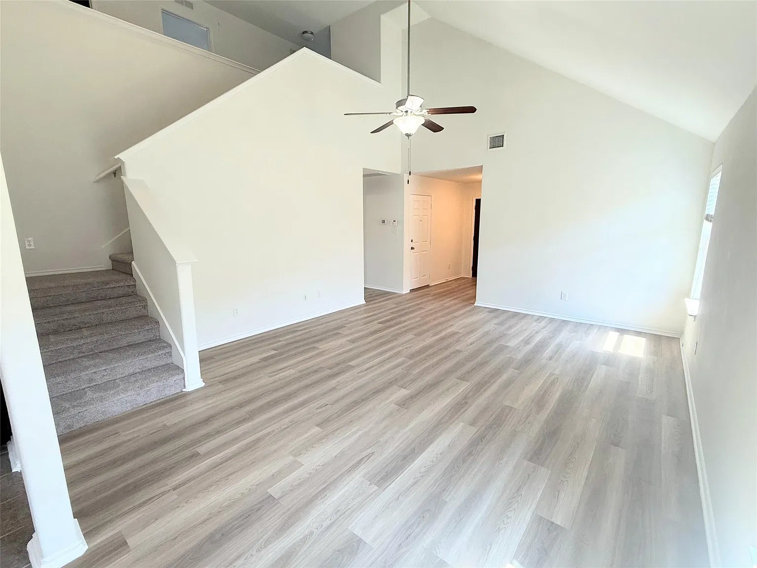 4 bed, 2.5 bath, 2285 sqft, $2,000 — Photo 4