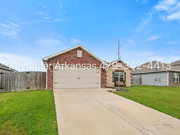 1600 Edinburgh Dr — Photo 2