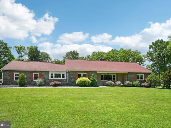 1240 Gilbert Rd, Jenkintown, PA 19046