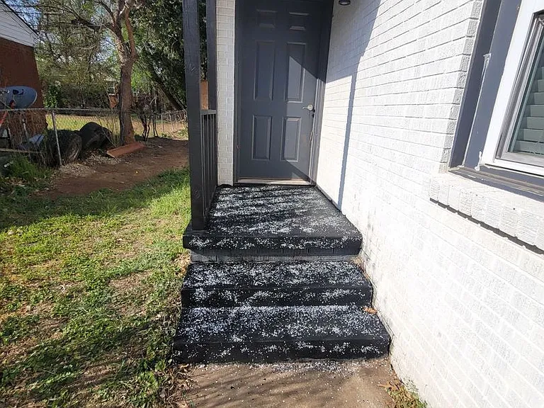 555 E Harmon Dr — Photo 13