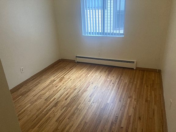 4th image of 806 Franklin Ave W #1