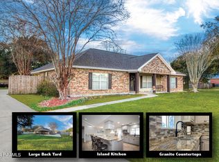 107 Weeks Dr, Youngsville, LA 70592