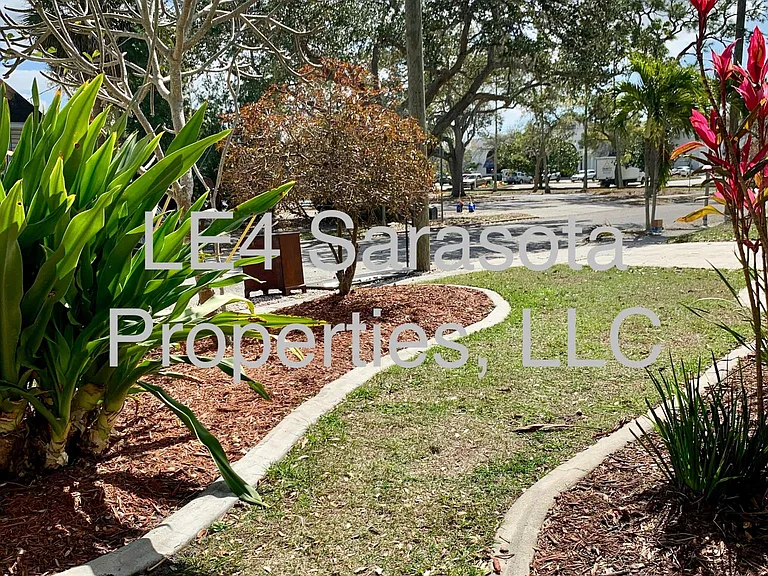 536 Lafayette Ct — Photo 12