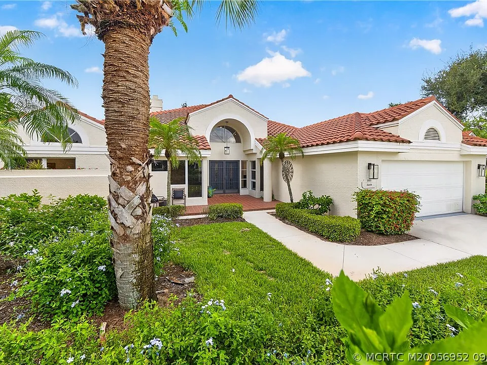 2001 NW Laurel Oak Ln