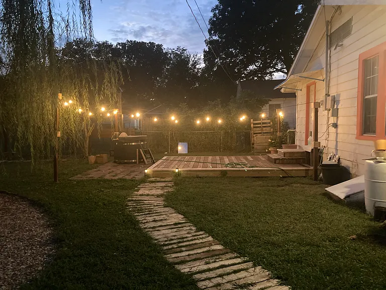 1021 W Liveoak St — Photo 9