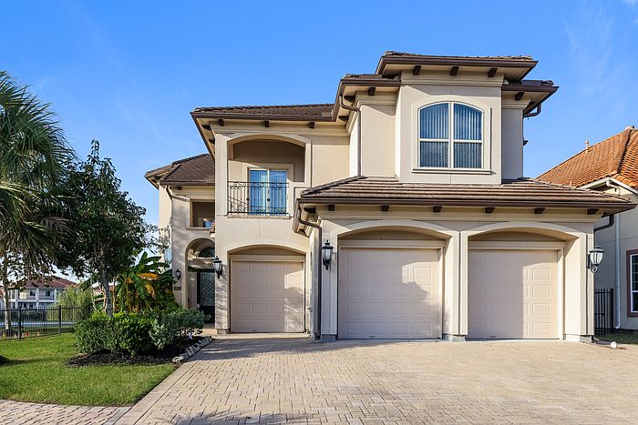 1st image of 19015 Windsor Palms Dr