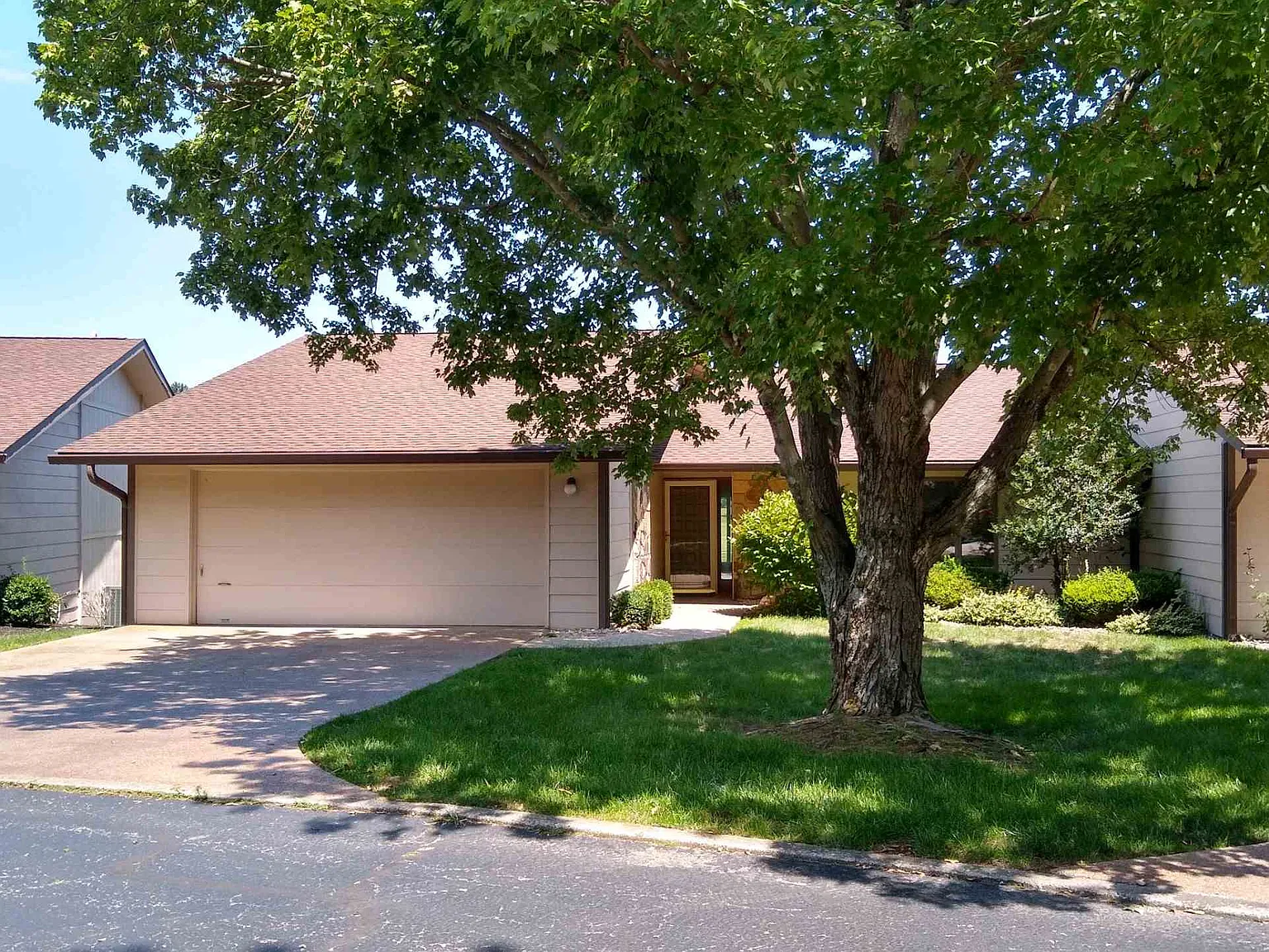 2931 S Soutar Dr photo 1