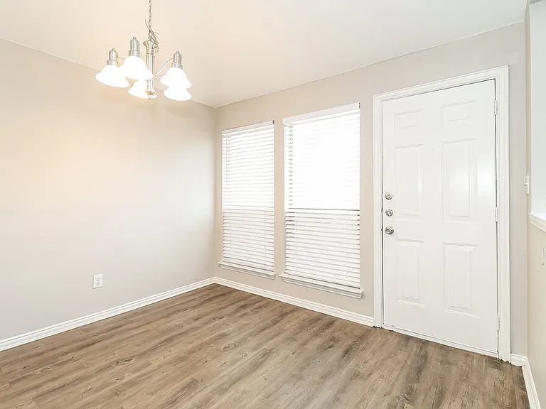 9308 Cynthia Ct — Photo 4