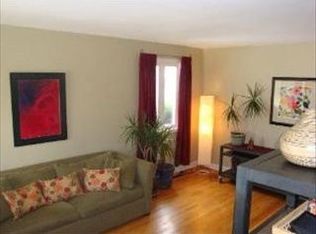 387 N Walnut St, Elmhurst, IL 60126