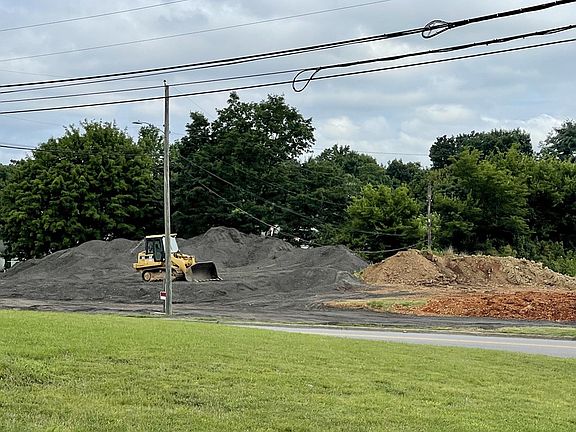 5th image of 414 Shearon Ln