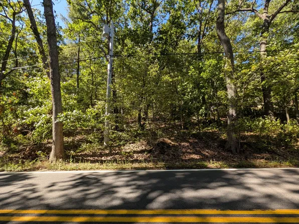 3 Pine St, Dover, MA 02030