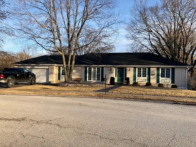 904 Picardy Ln photo 1