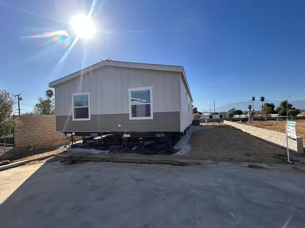 3444 W Center St #94, Riverside, CA 92501