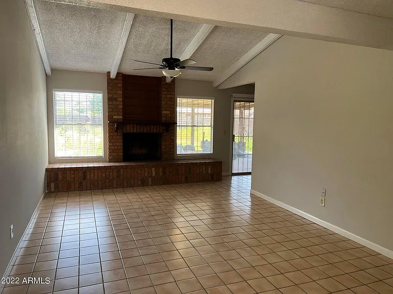 7827 W College Dr — Photo 4
