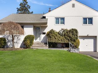 66 Circle Dr, Syosset, NY 11791