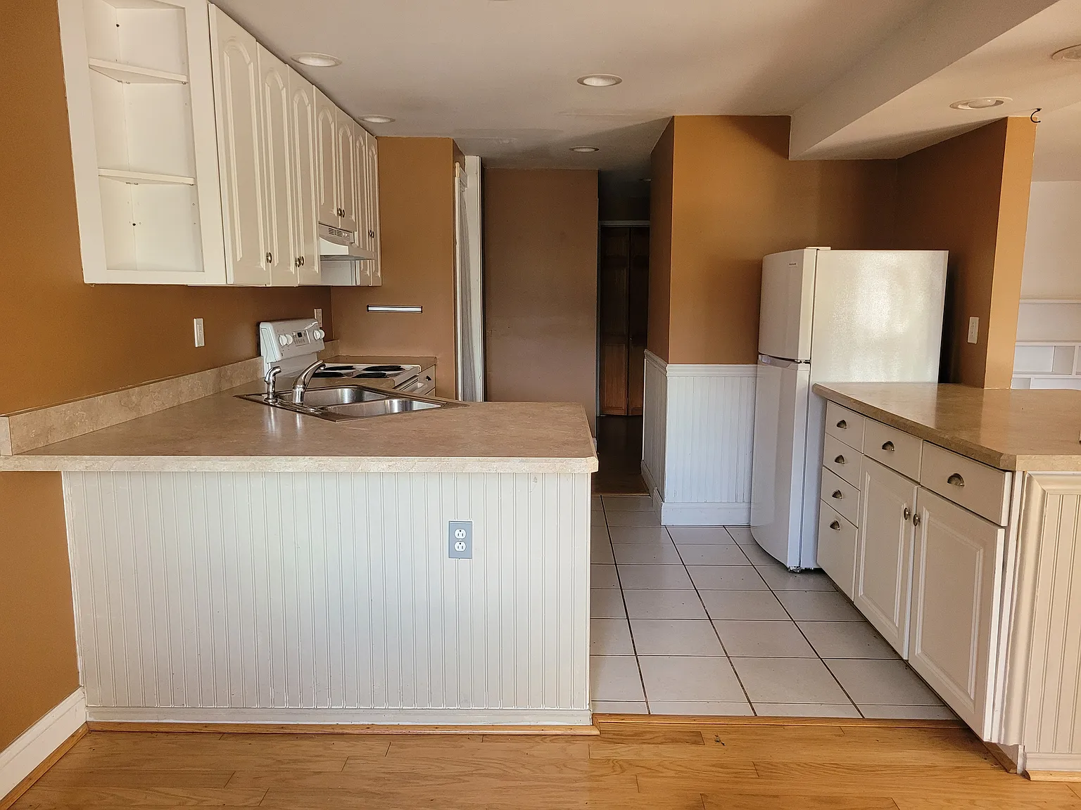 2 bed, 1100 sqft, $1,300 — Photo 2