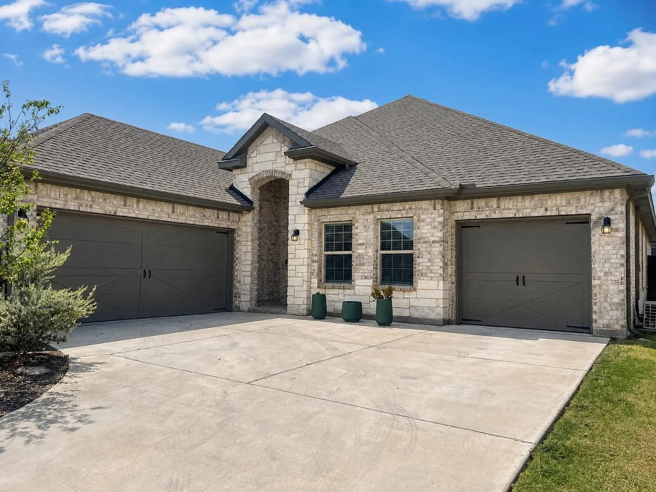 1017 Greencove Dr — Photo 3