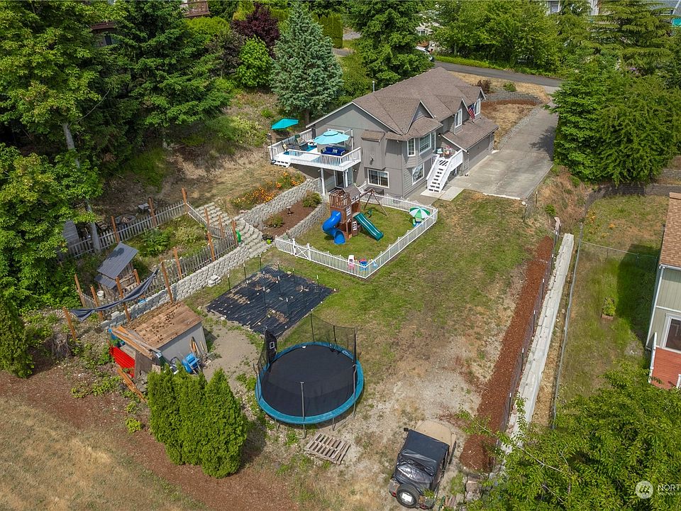 1st image of 8411 181st Avenue E