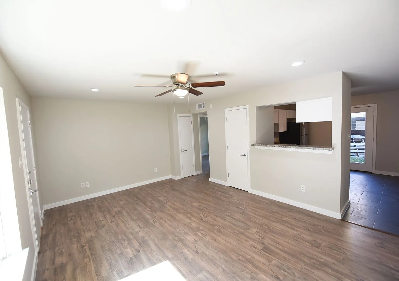 Lakewood Gardens - 5408 Reiger Ave — Photo 3