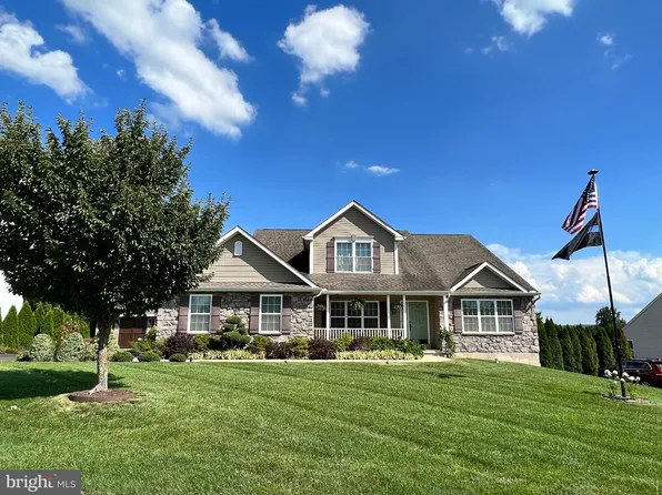 218 Pleasant View Dr, Douglassville, PA 19518