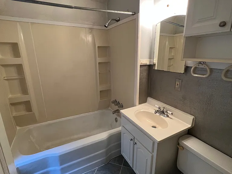 623 Cherry St SE #4 — Photo 8