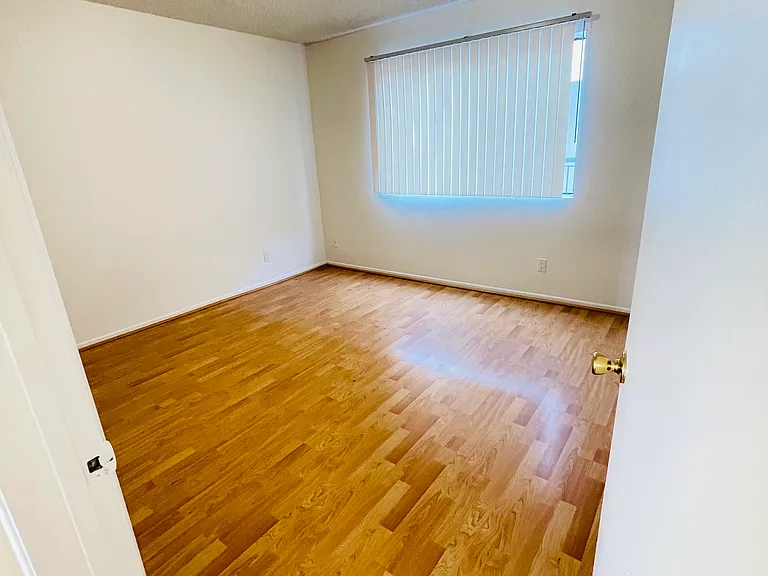 814 E Windsor Rd #208 — Photo 13