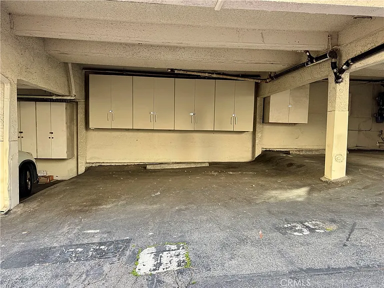 1523 E Windsor Rd #105B — Photo 32