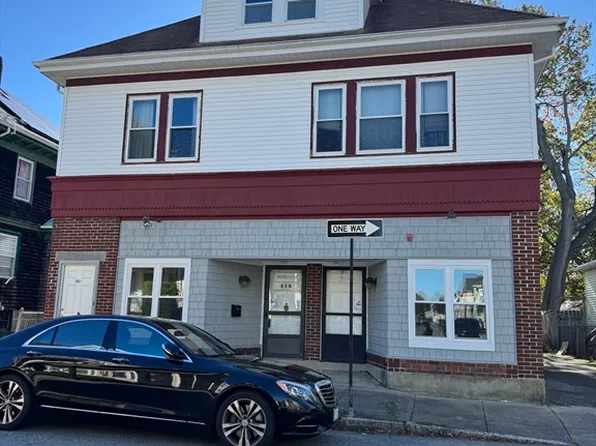 354-358 Arnold St, New Bedford, MA 02740